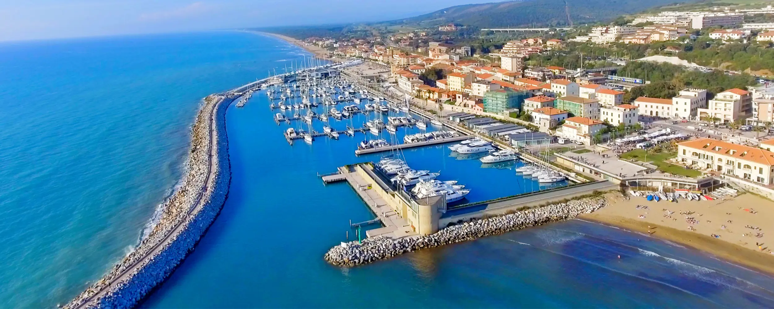 Borghi toscani e Golfo di Populonia nei dintorni di Acquamarina B&M Sea Apartment